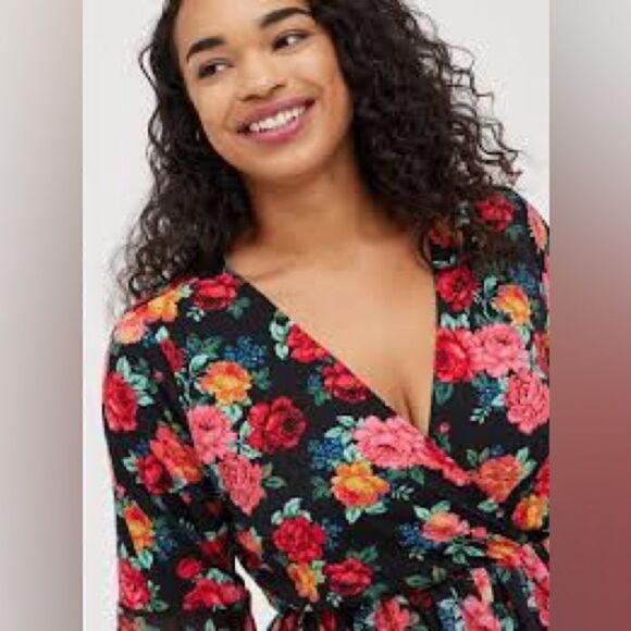 NWT Torrid Mini Chiffon And Studio Knit Surplice Dress size 1 - Picture 3 of 16